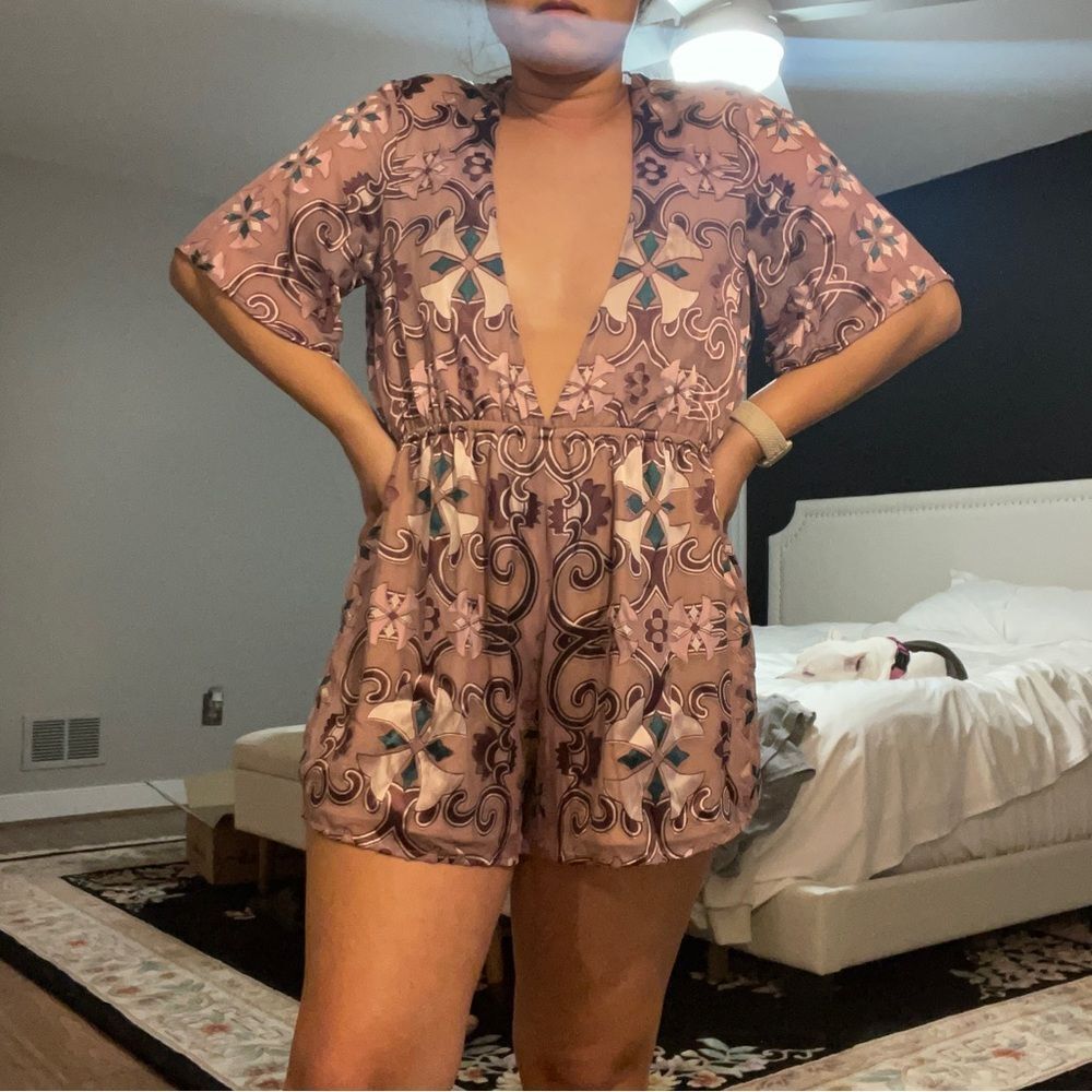 BNWT TOBI Effie Plunging Romper in Mauve